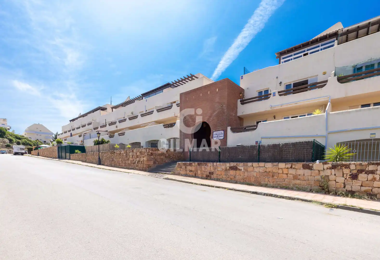 Vista exterior de Dúplex en venda en Manilva amb Calefacció, Traster i Balcó