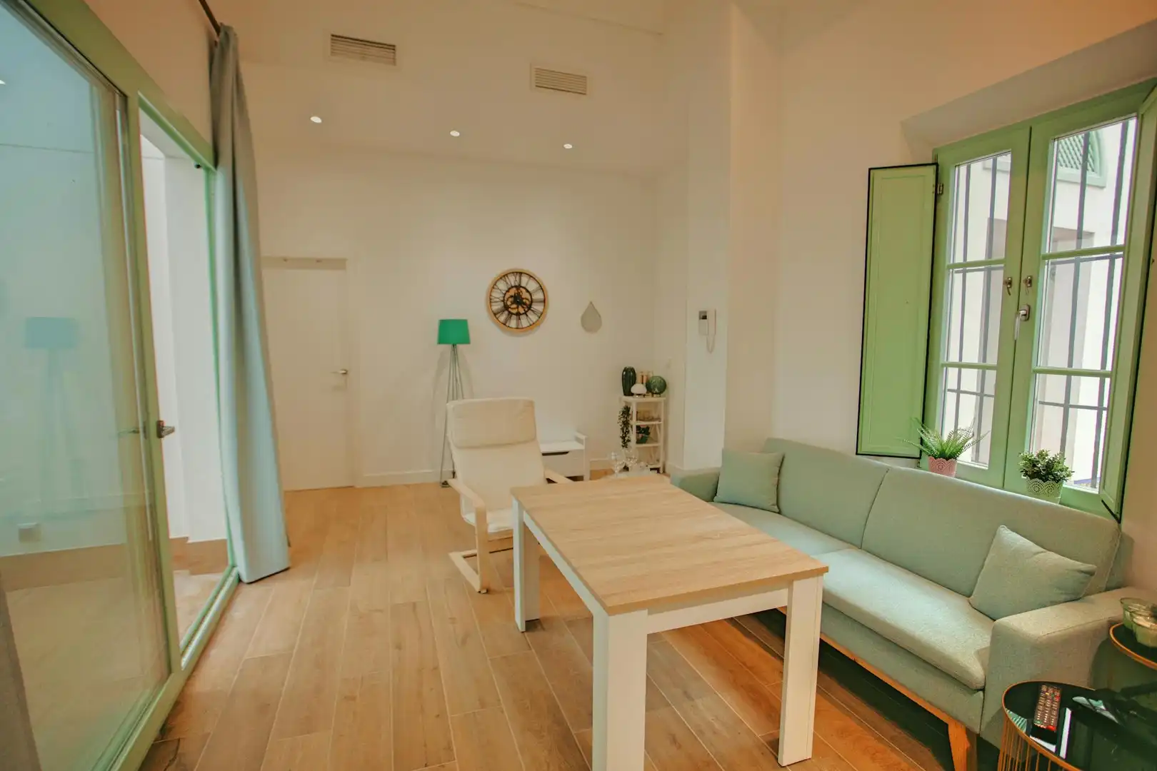 Living room of Flat for rent in Sevilla  with Air Conditioner, Heating and Private garden