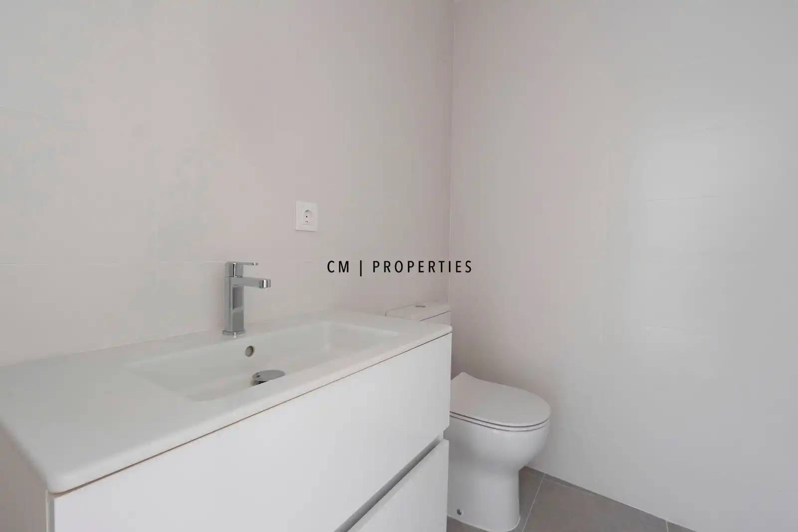 Baño de Piso de alquiler en Valencia con Terraza, Trastero y Piscina