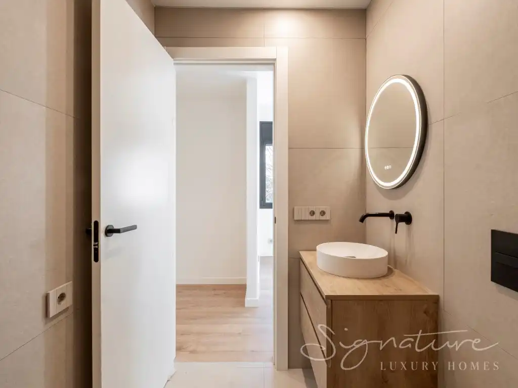 Bathroom of Houses for sale in Sant Cugat del Vallès  with Air Conditioner, Private garden and Swimming Pool