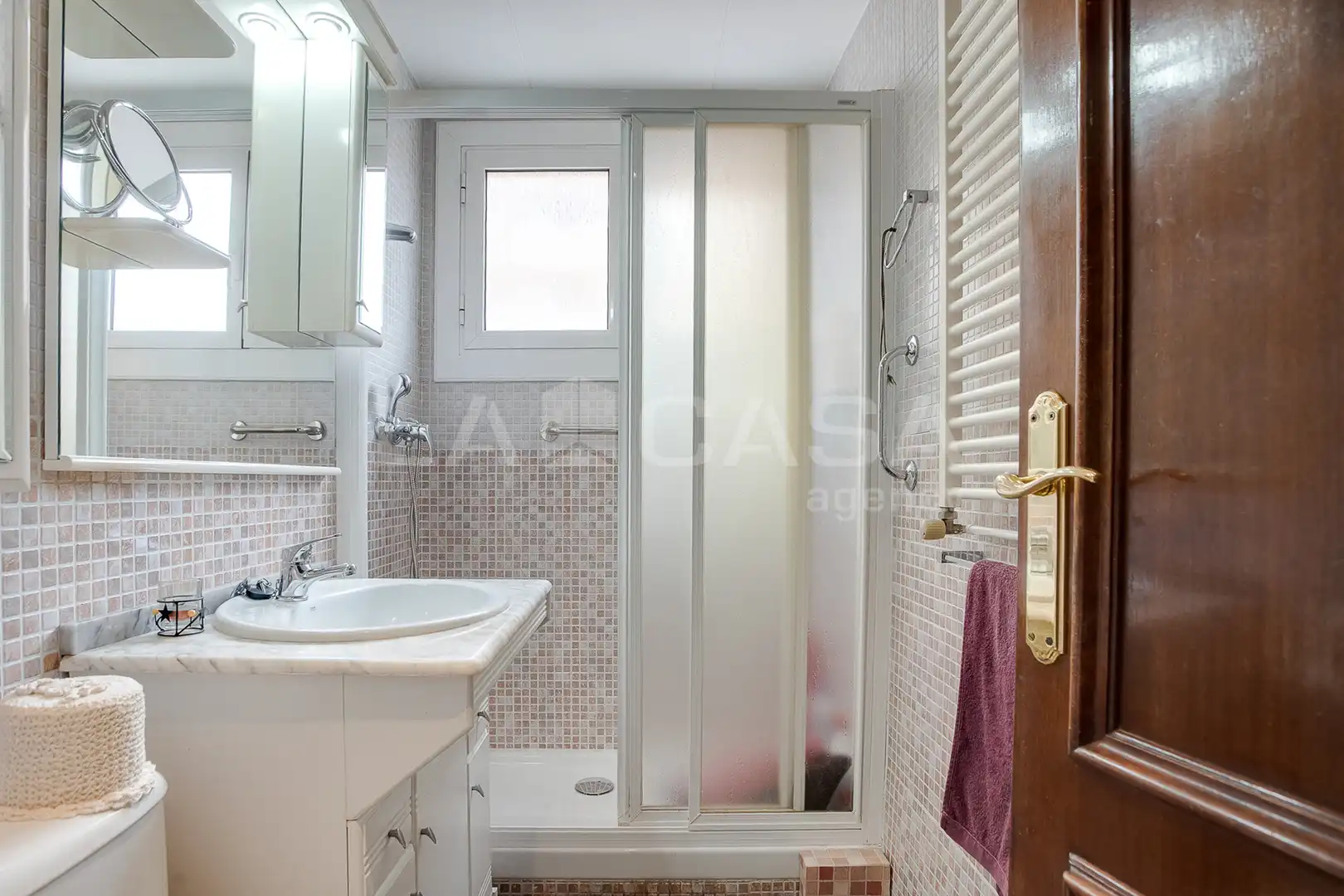 Baño de Piso en venta en Barcelona con Calefacción, Trastero y Balcón