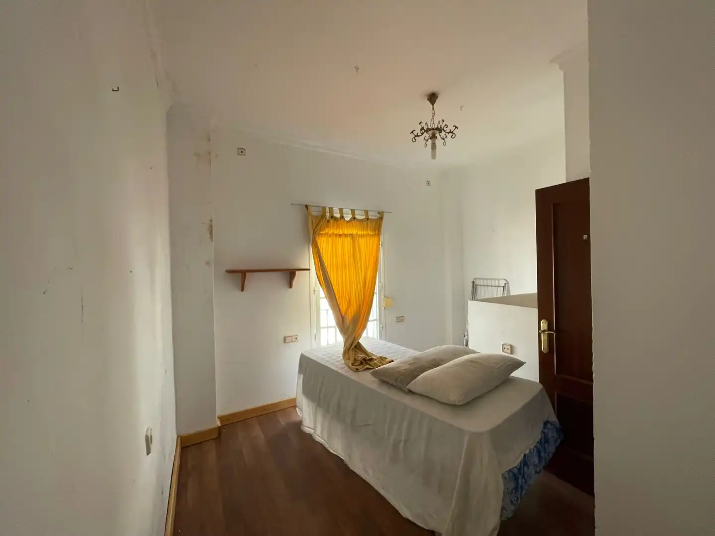 Dormitori de Casa o xalet en venda en Ubrique
