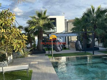 Chalet con piscina en venta en Les Tres Cales