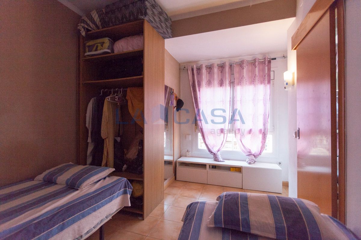 Bedroom of Flat for sale in  Barcelona Capital  with Heating