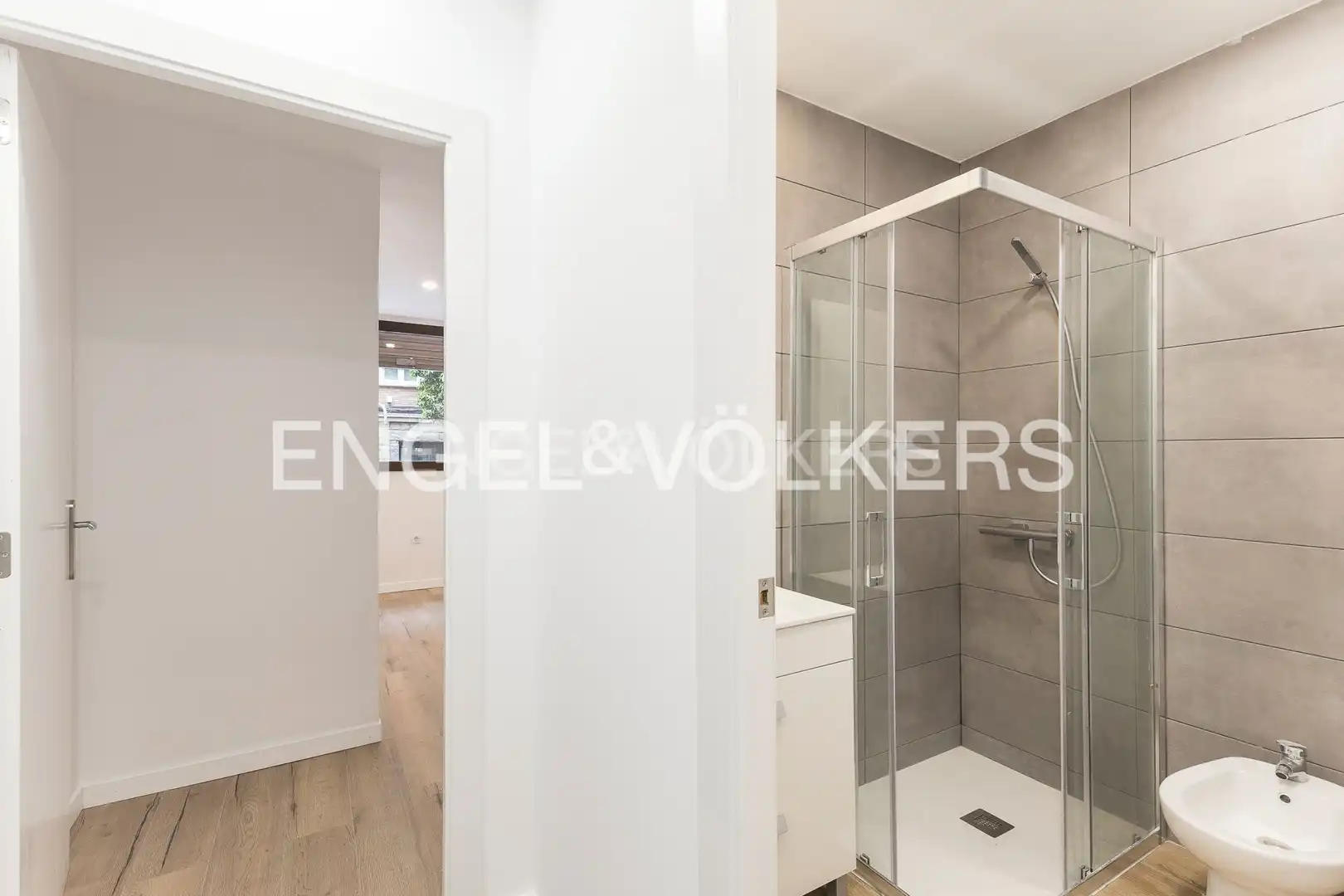 Bathroom of Flat for sale in Barcelona  with Air Conditioner, Heating and Parquet flooring