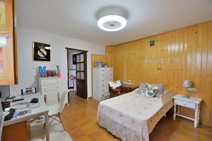 Habitación de Casa adosada en venta en Benaoján con Calefacción, Terraza y Jacuzzi