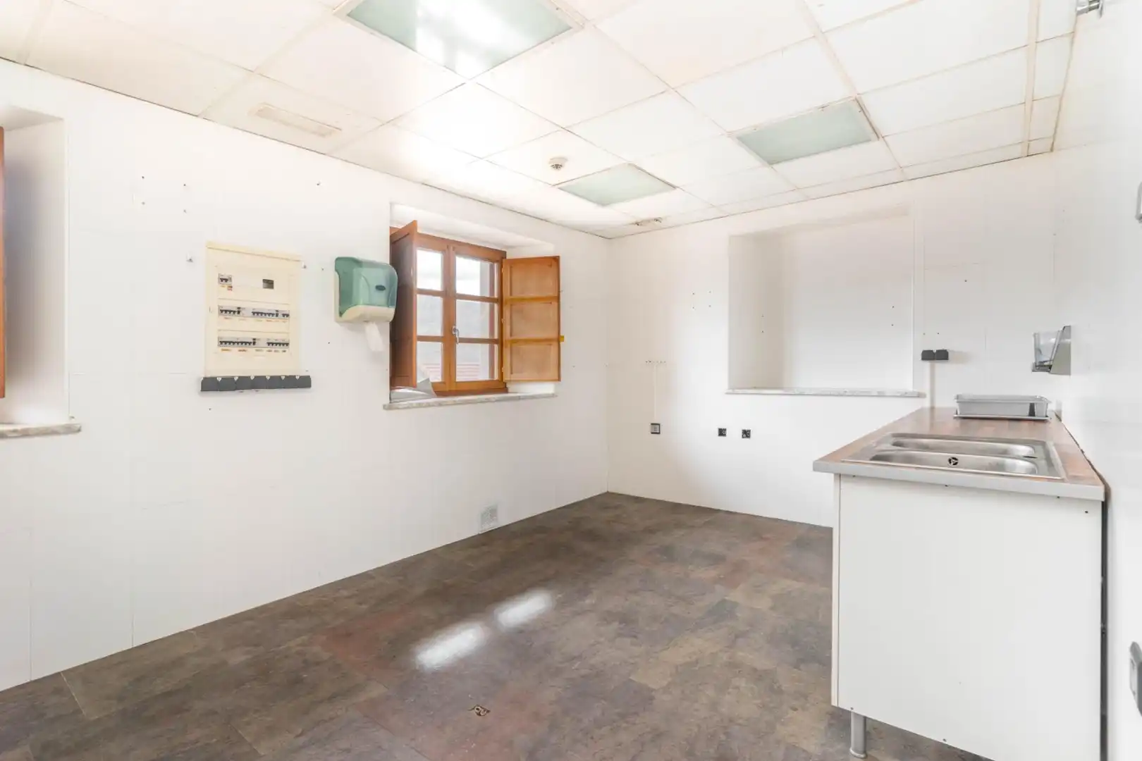 Cuina de Finca rústica en venda en Lena amb Jardí privat, Traster i Balcó