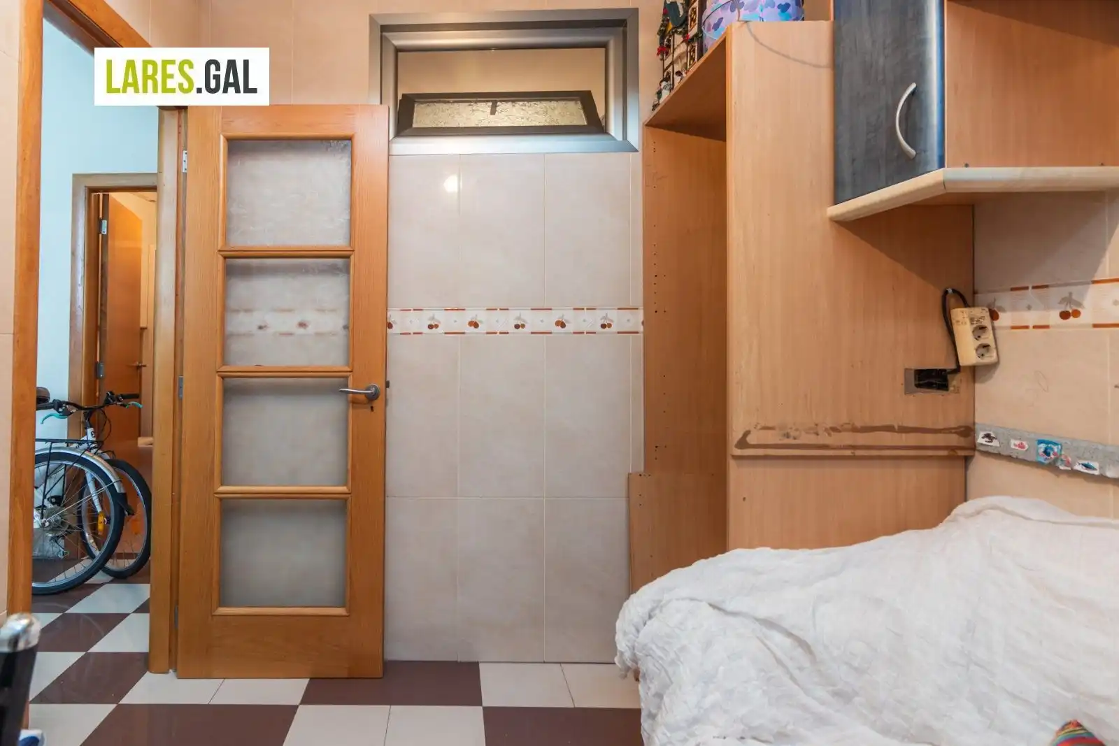 Bedroom of Commercial properties for sale in Cangas   with Air Conditioner