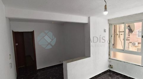 Oportunidad !Vivienda de 54 m para reformar a la venta en Getafe, Madrid.La vivienda está distribuida en salón comedor, tres dormi