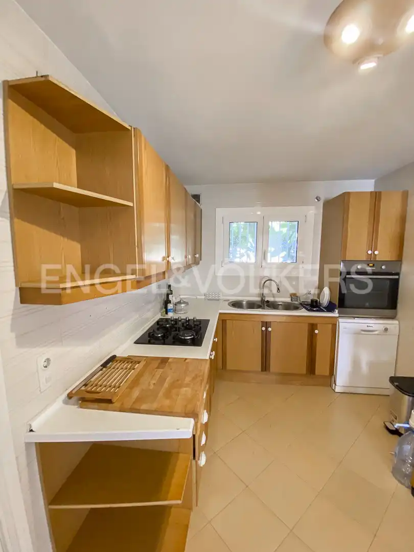 Cocina de Casa adosada de alquiler en Sitges con Calefacción, Jardín privado y Terraza