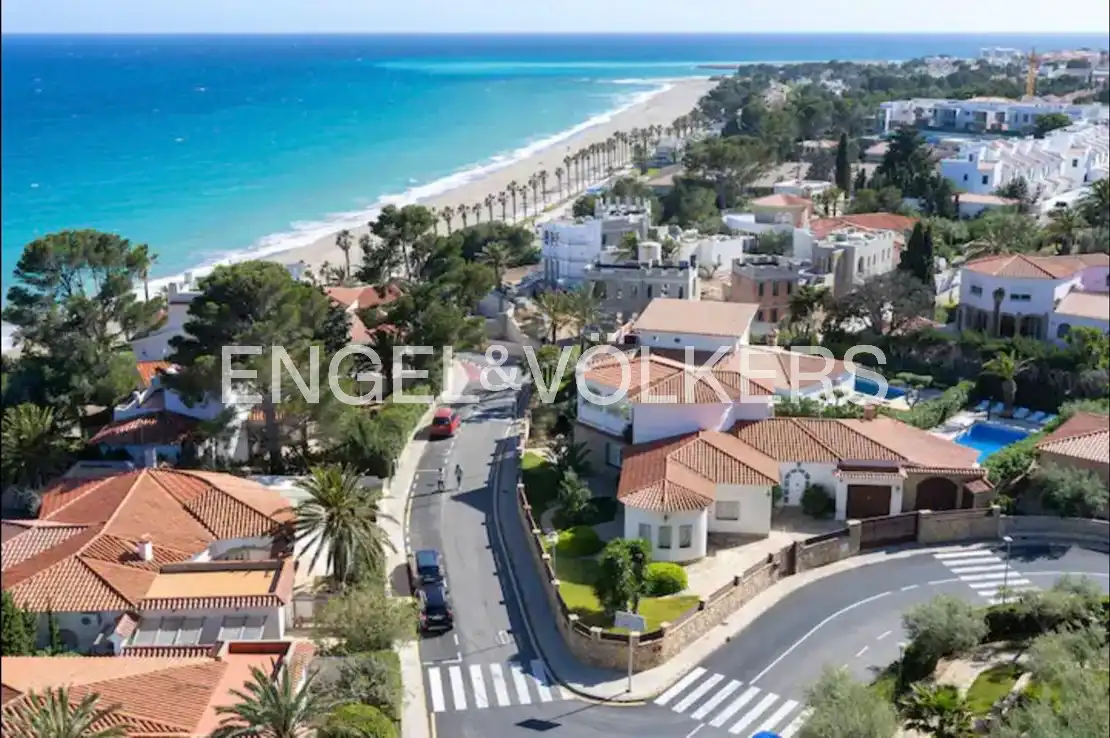 Chalet con terraza en venta en Carrer Gregal 9
