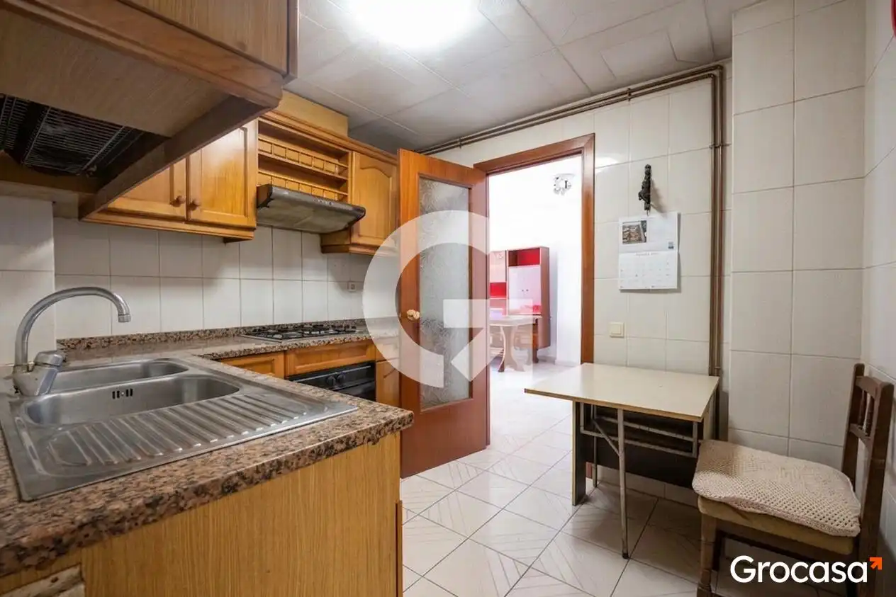 Cuina de Pis en venda en Mataró amb Calefacció, Traster i Forn