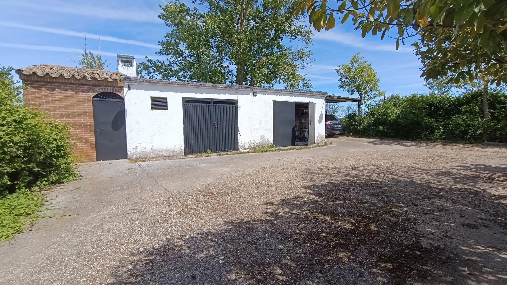 Vista exterior de Casa o xalet en venda en Villares de la Reina amb Calefacció i Moblat