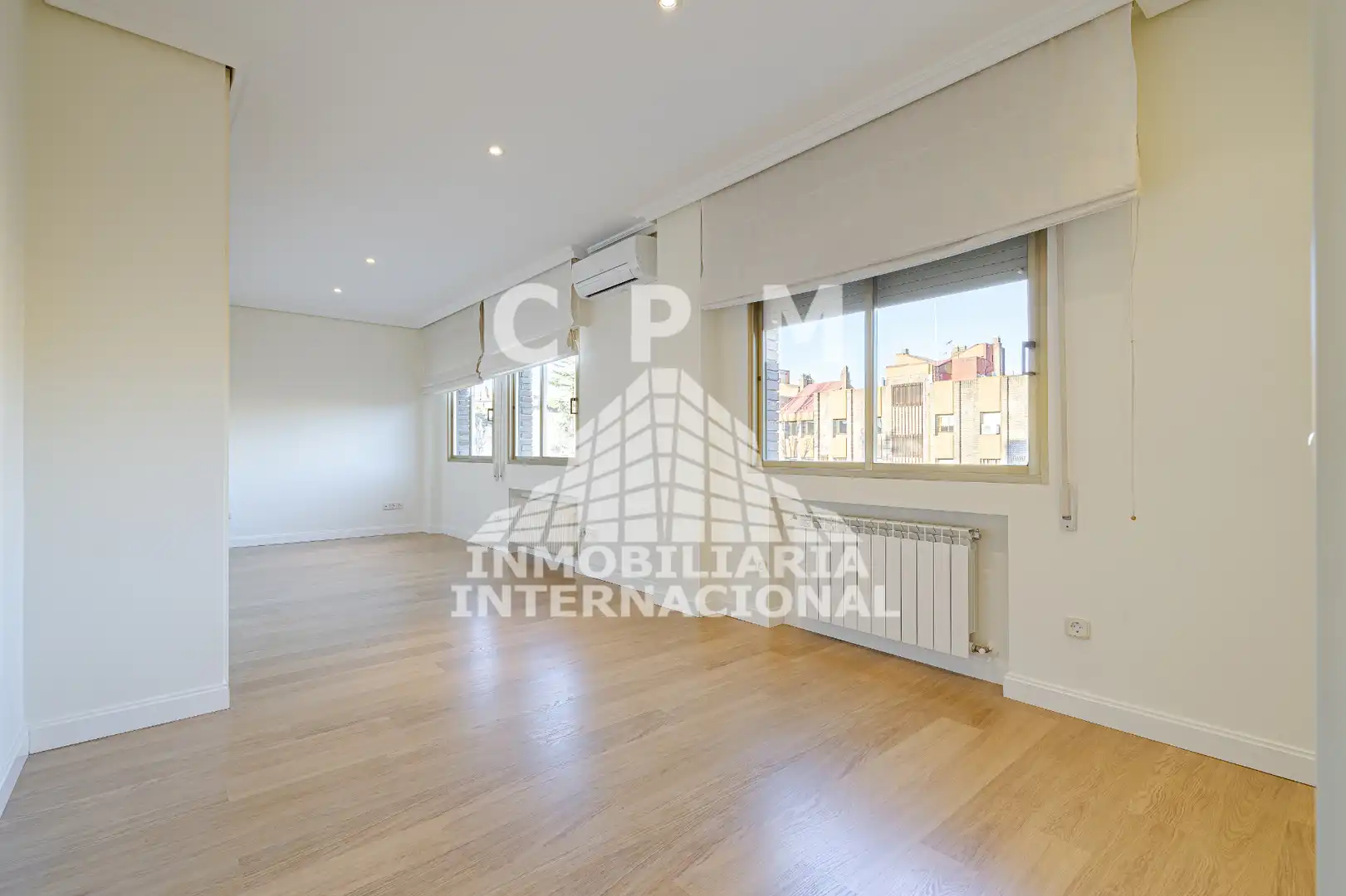Außenansicht von Wohnung zur Miete in Madrid mit Klimaanlage, Heizung und Parkett