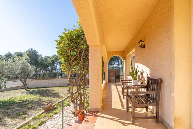 Casa-chalet en Venta en Garriguella