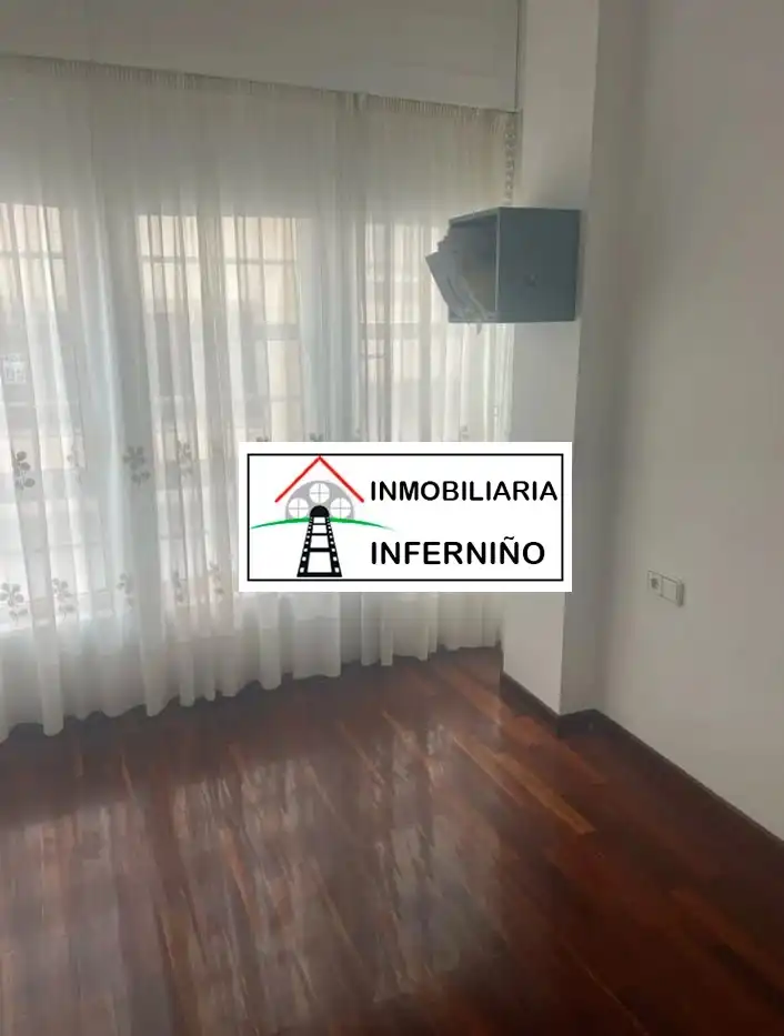 Vista exterior de Piso de alquiler en Ferrol con Calefacción