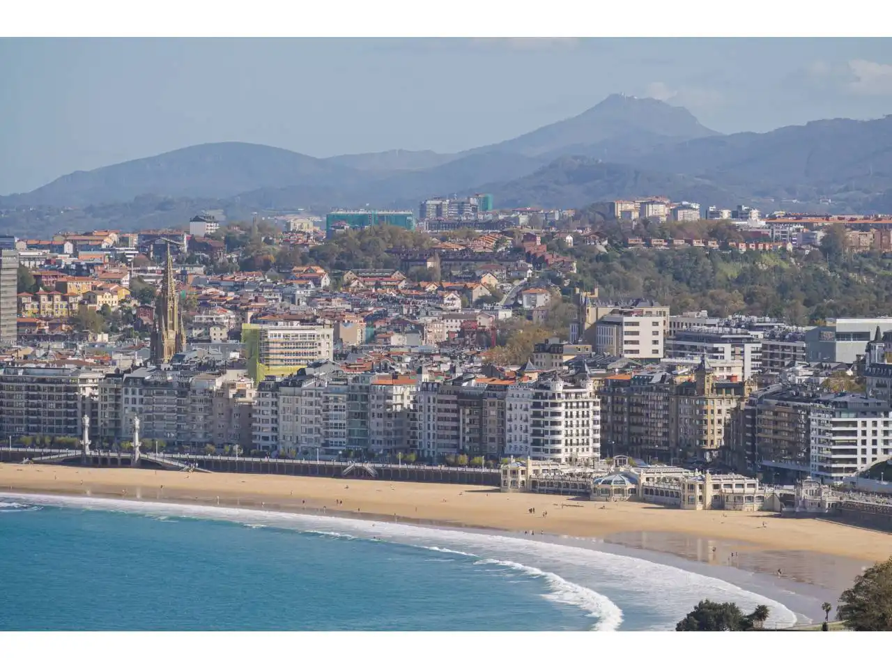 Vista exterior de Casa o xalet en venda en Donostia - San Sebastián  amb Calefacció, Jardí privat i Terrassa