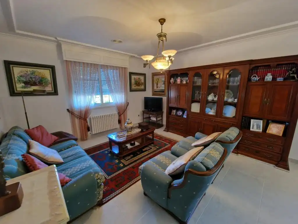 Sala de estar de Casa o chalet en venta en Ourense Capital  con Calefacción, Jardín privado y Parquet