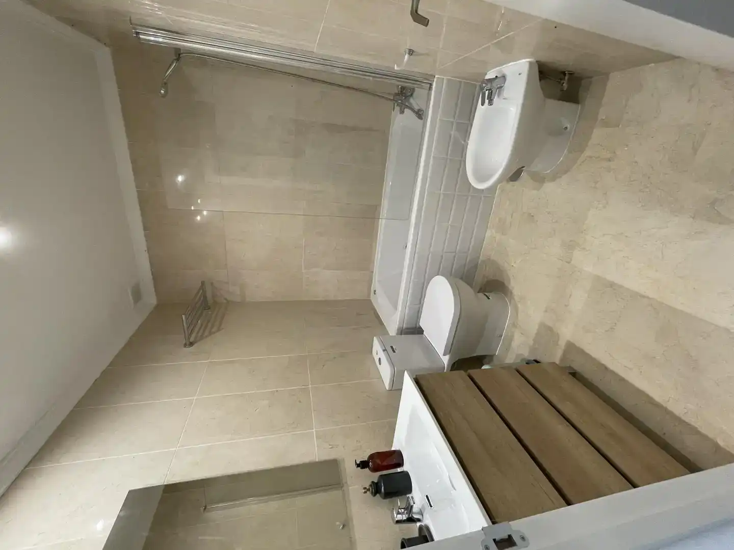 Badezimmer von Wohnung zur Miete in Marbella mit Klimaanlage, Privatgarten und Schwimmbad