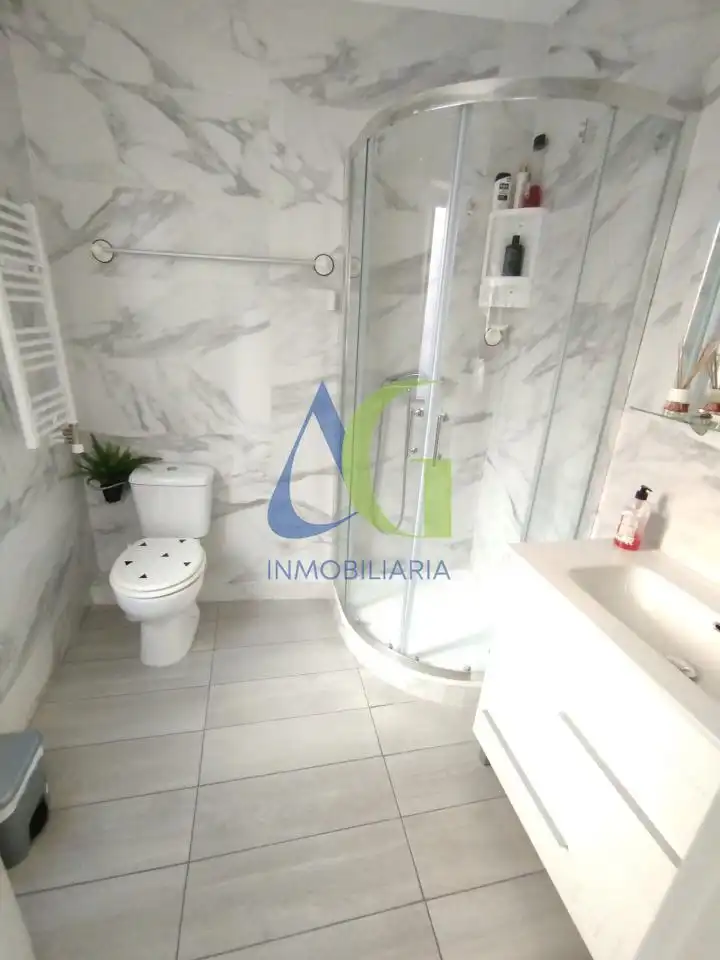 Badezimmer von Wohnung zum Verkauf in León Capital  mit Heizung, Parkett und Abstellraum