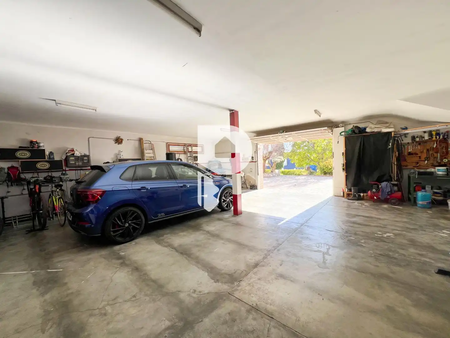 Parking de Casa o chalet en venta en Pallejà con Aire acondicionado, Calefacción y Jardín privado