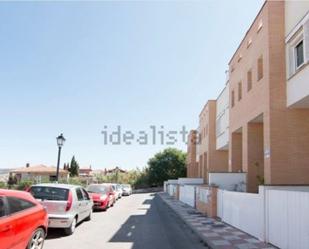 Vista exterior de Casa o xalet de lloguer en Cájar amb Aire condicionat, Calefacció i Jardí privat