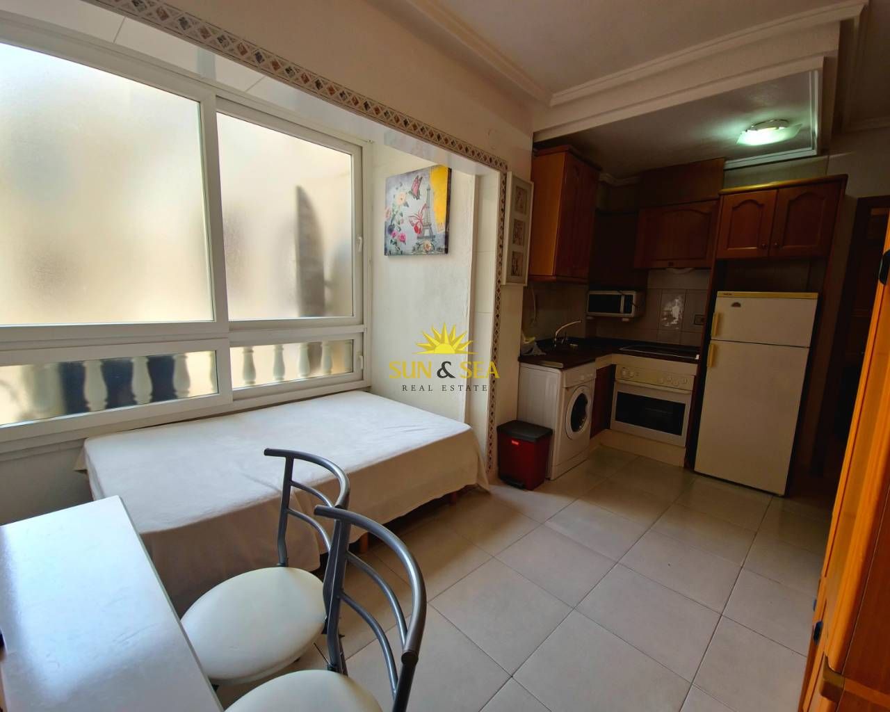 Bedroom of Study to rent in Torrevieja  with Air Conditioner, Heating and Furnished