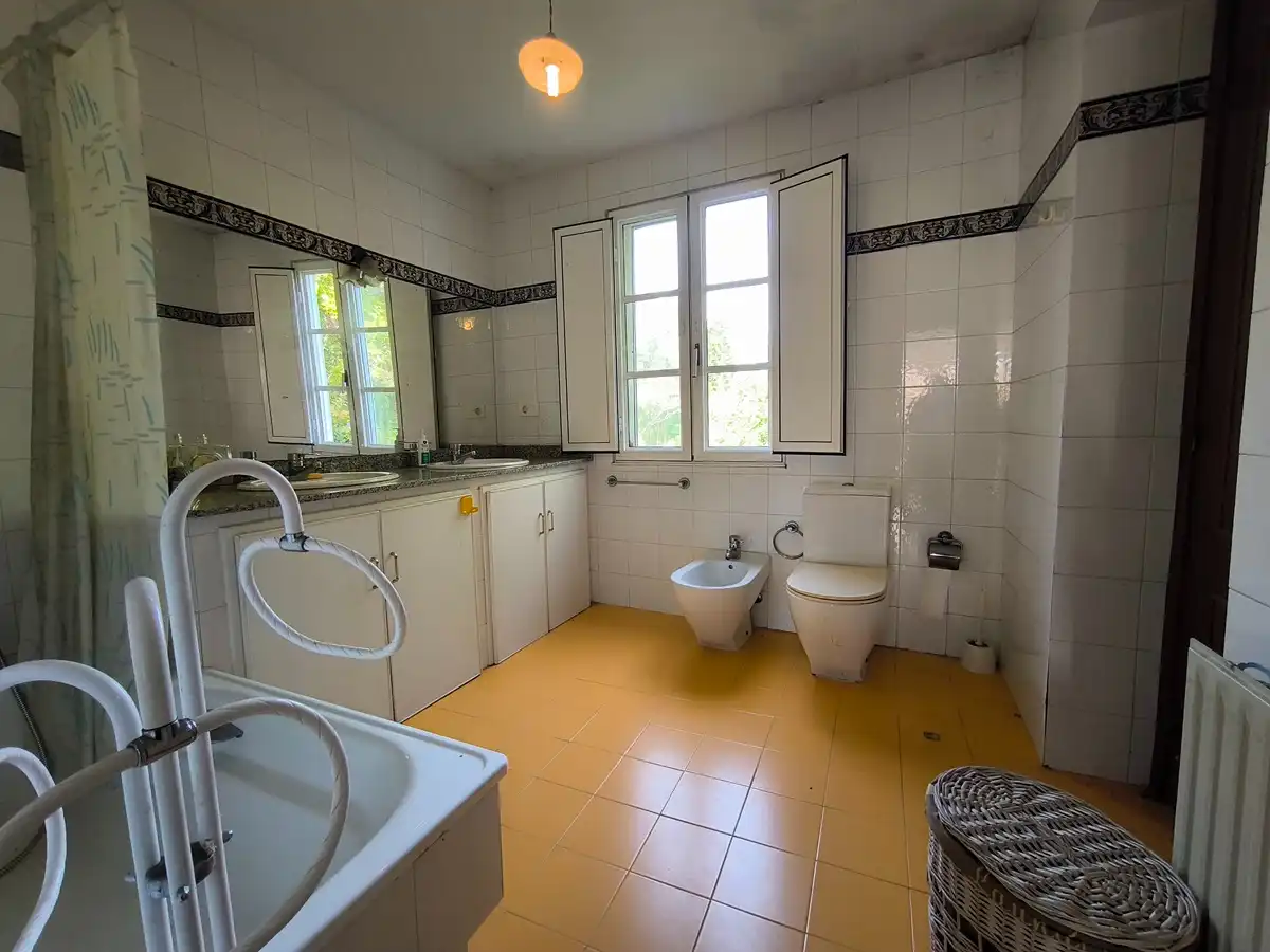 Baño de Casa o chalet en venta en Vilagarcía de Arousa con Calefacción, Jardín privado y Amueblado