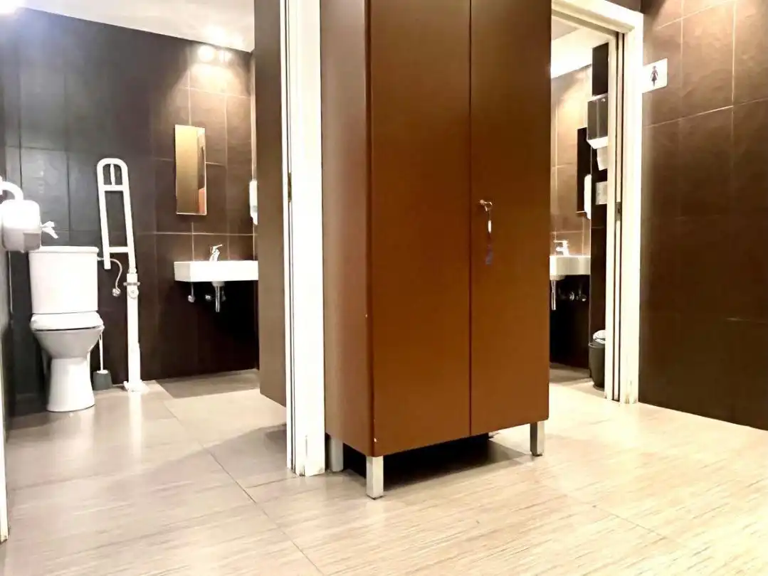 Badezimmer von Geschaftsraum zum Verkauf in Donostia - San Sebastián  mit Klimaanlage