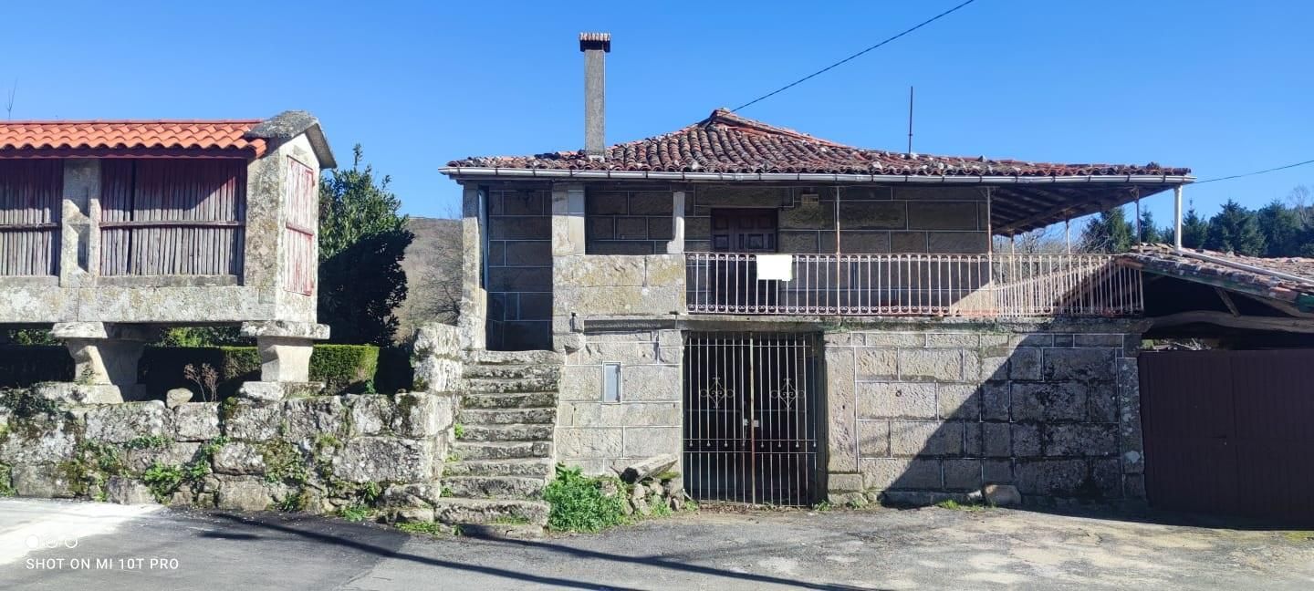 Vista exterior de Finca rústica en venda en Esgos amb Jardí privat
