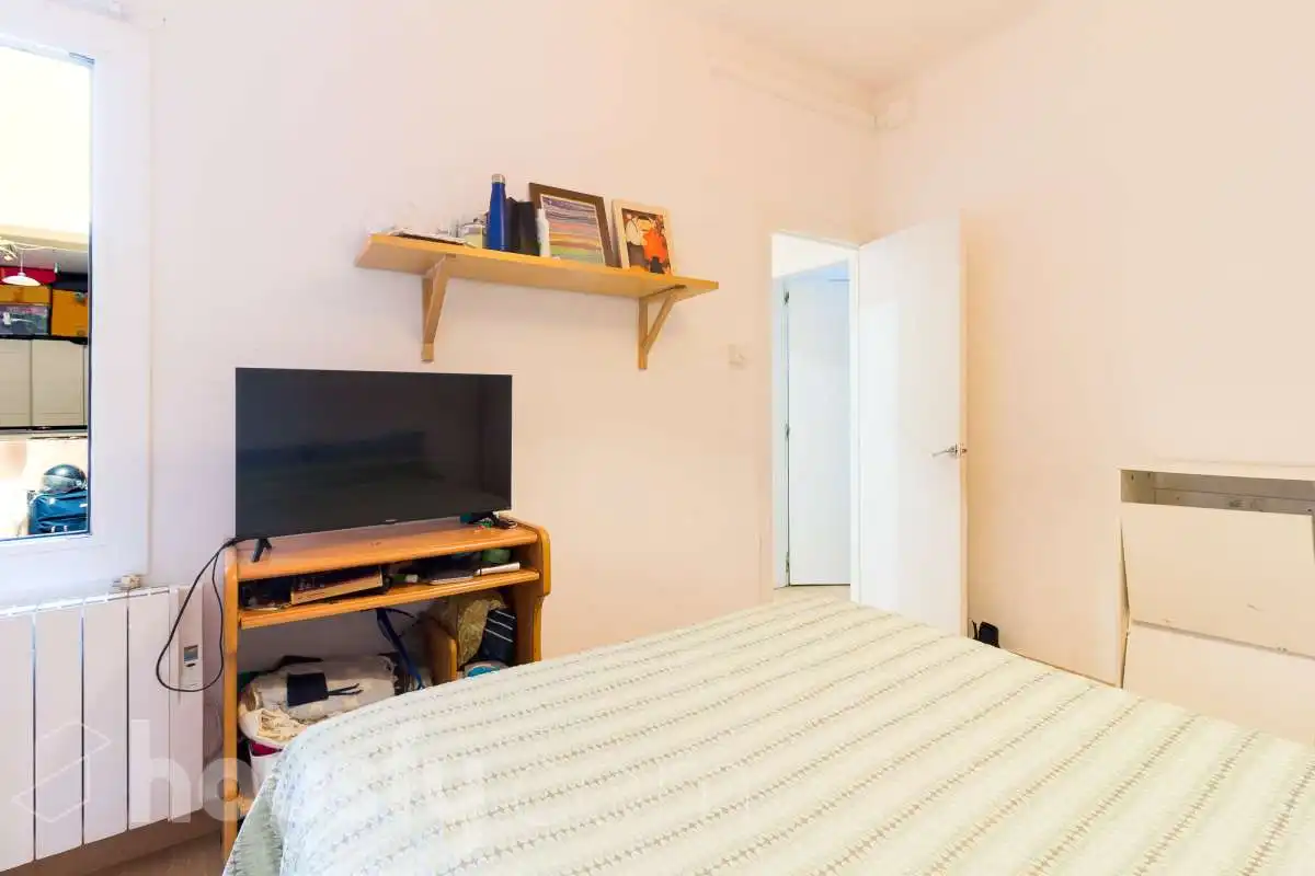 Schlafzimmer von Erdgeschoss zum Verkauf in Barcelona mit Heizung, Parkett und Terrasse
