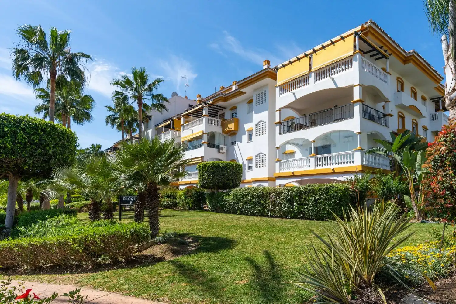 Außenansicht von Wohnungen zur Miete in Marbella mit Klimaanlage, Heizung und Terrasse