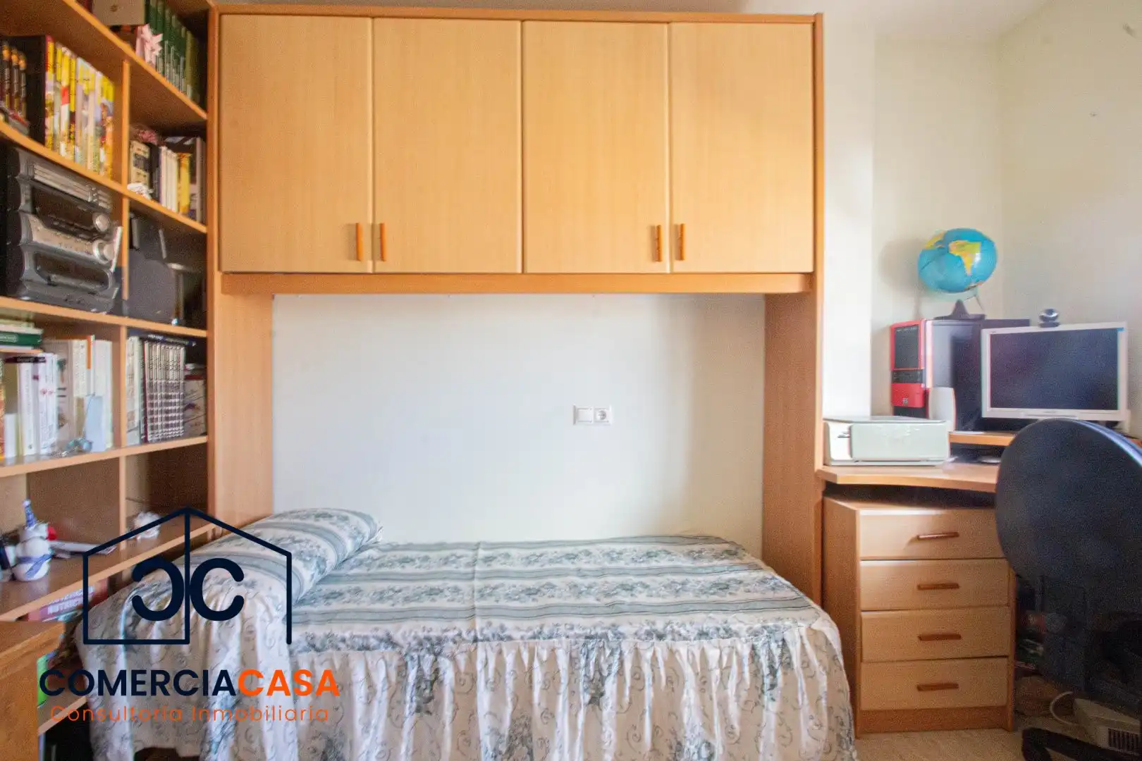 Habitación de Casa adosada en venta en Jun con Aire acondicionado, Calefacción y Terraza