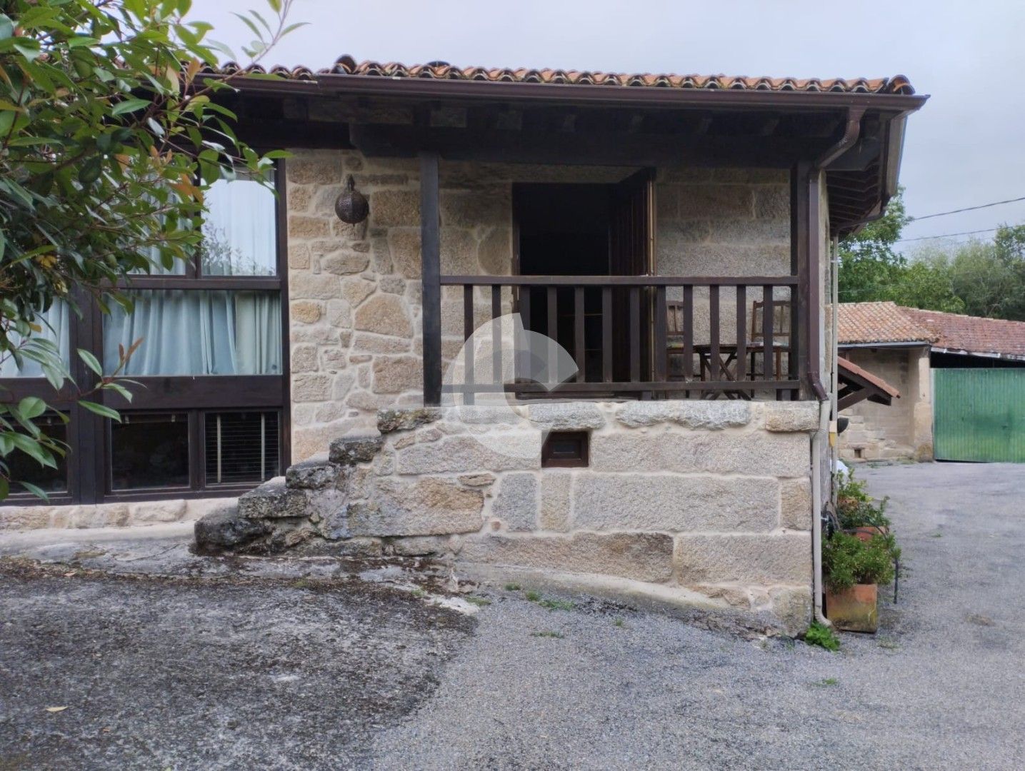 Vista exterior de Casa adosada en venda en Nogueira de Ramuín