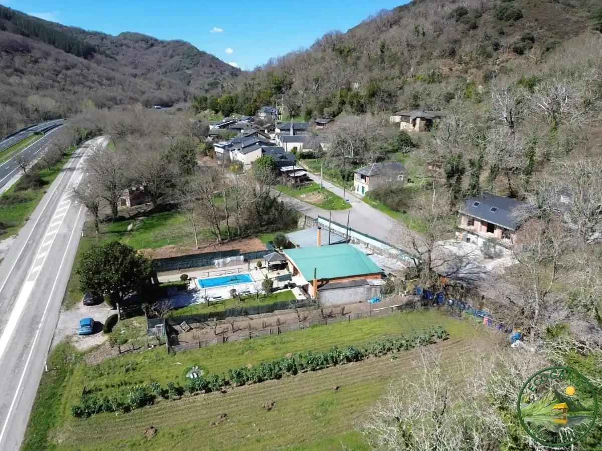 Vista exterior de Casa o chalet en venta en Trabadelo con Calefacción y Amueblado