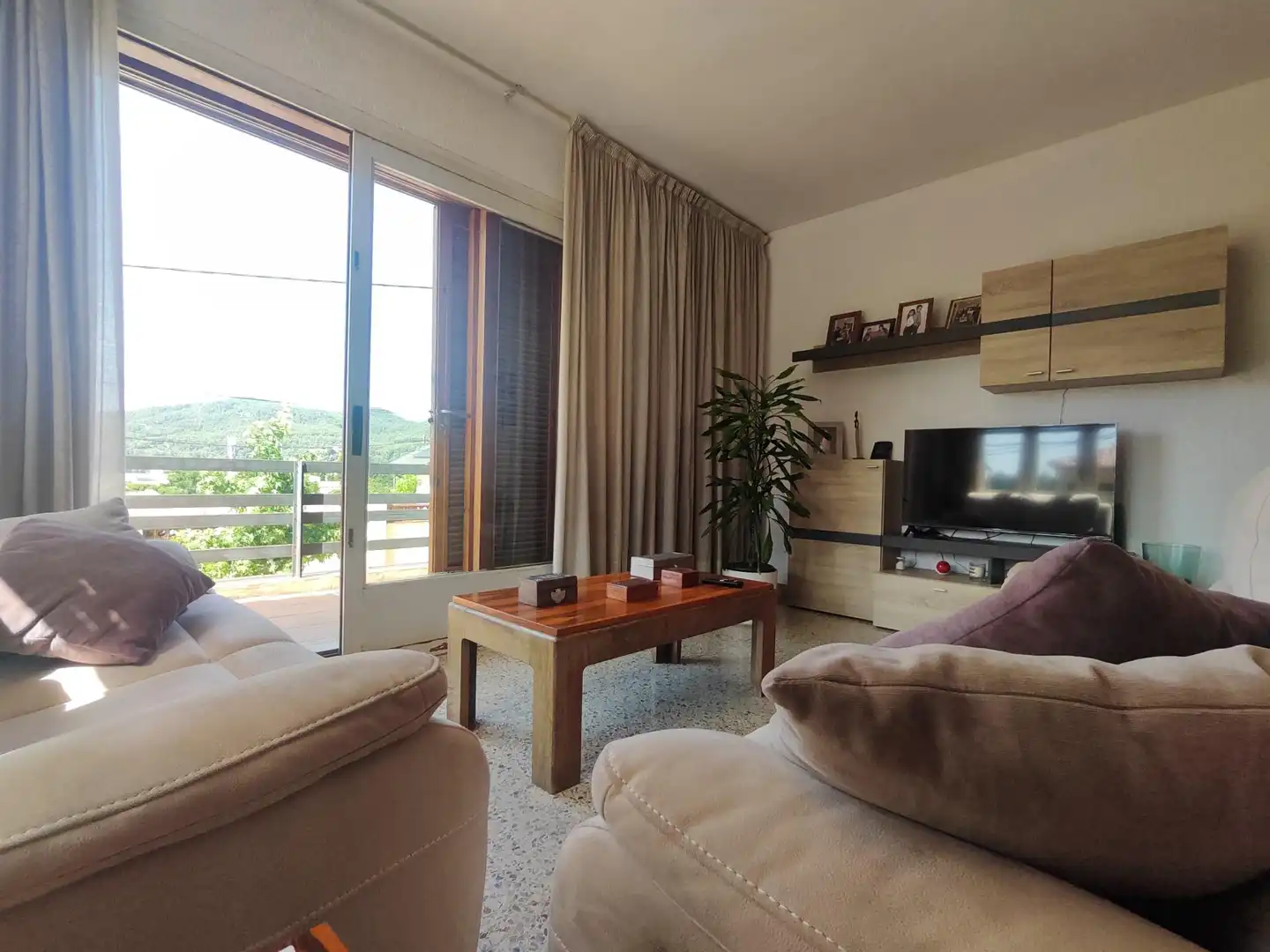 Sala d'estar de Casa o xalet en venda en Vallbona d'Anoia amb Aire condicionat, Jardí privat i Terrassa