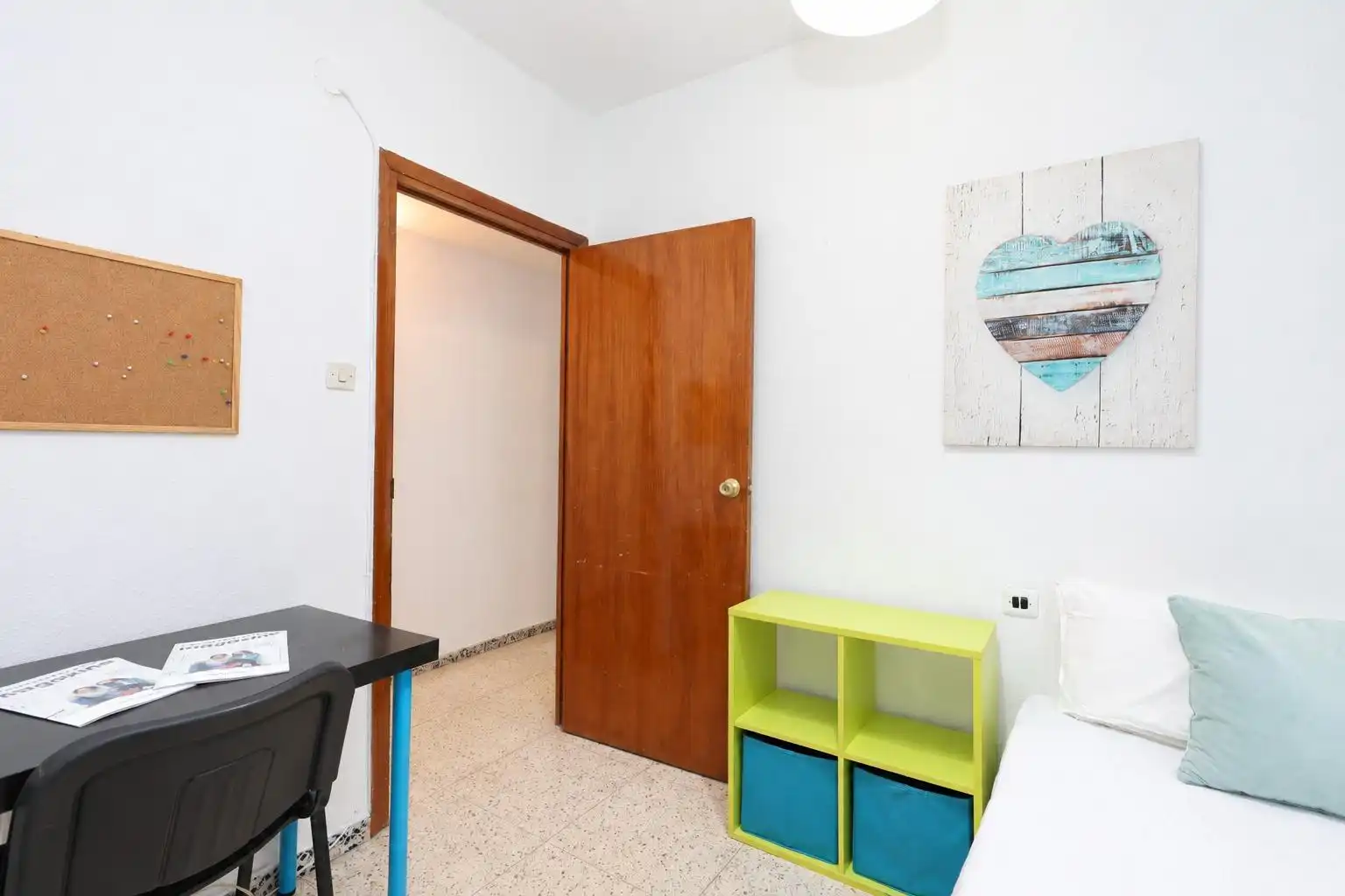 Bedroom of Flat for sale in Granada  with Heating, Furnished and Balcony