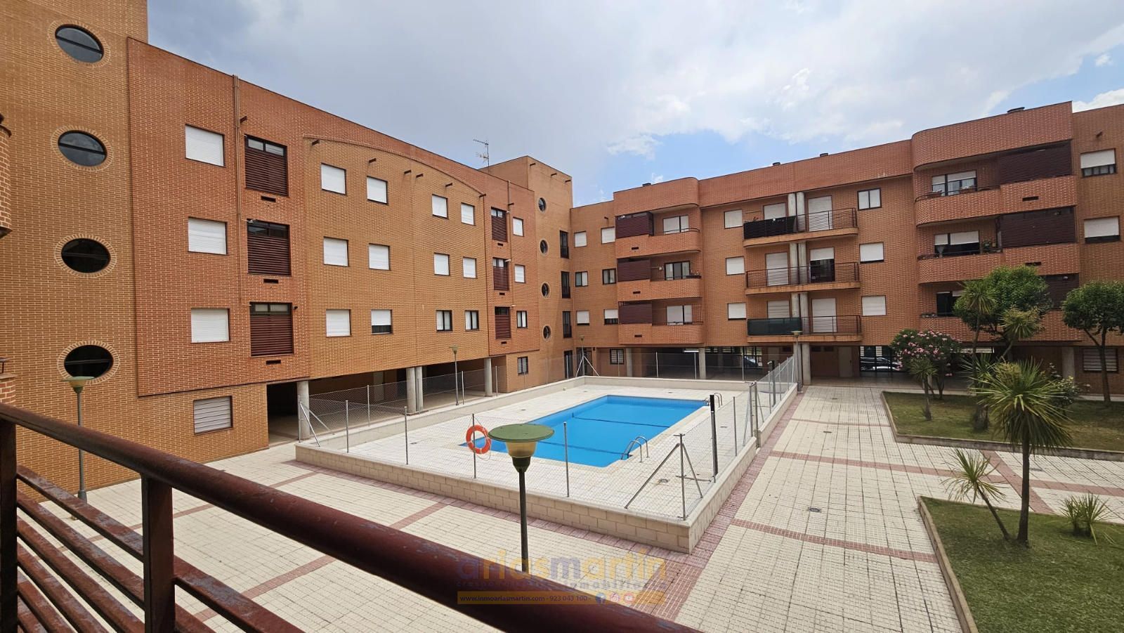Vista exterior de Pis de lloguer en Salamanca Capital amb Calefacció, Terrassa i Piscina