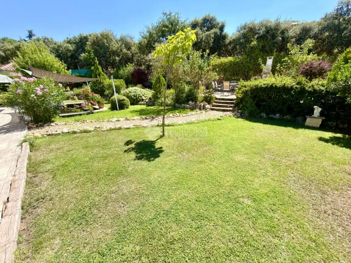 Jardí de Casa o xalet en venda en Valdeaveruelo amb Aire condicionat, Calefacció i Terrassa