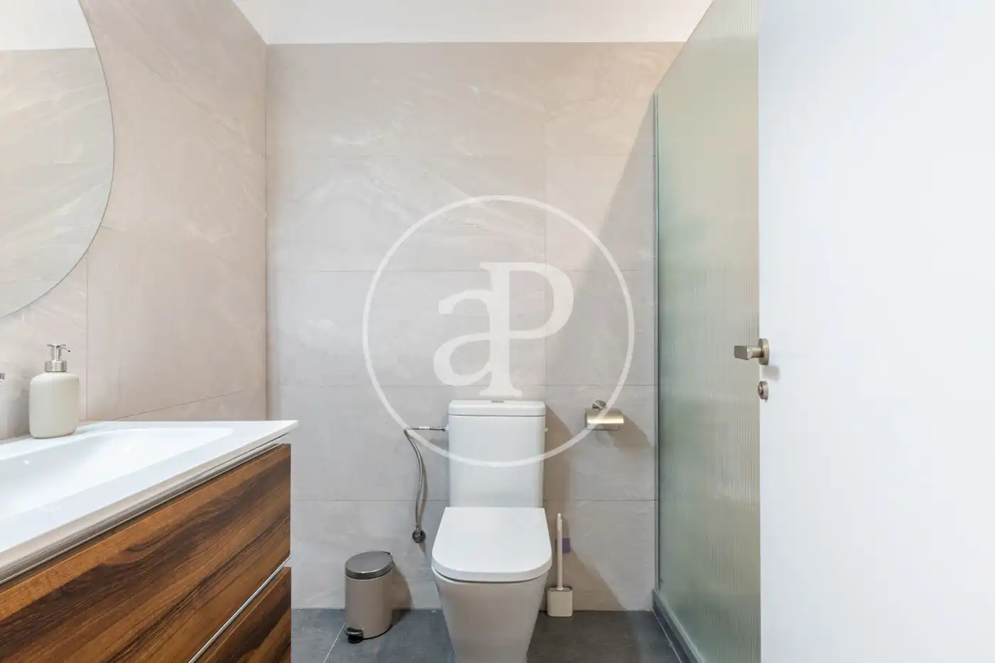 Baño de Piso de alquiler en Valencia con Aire acondicionado, Calefacción y Amueblado