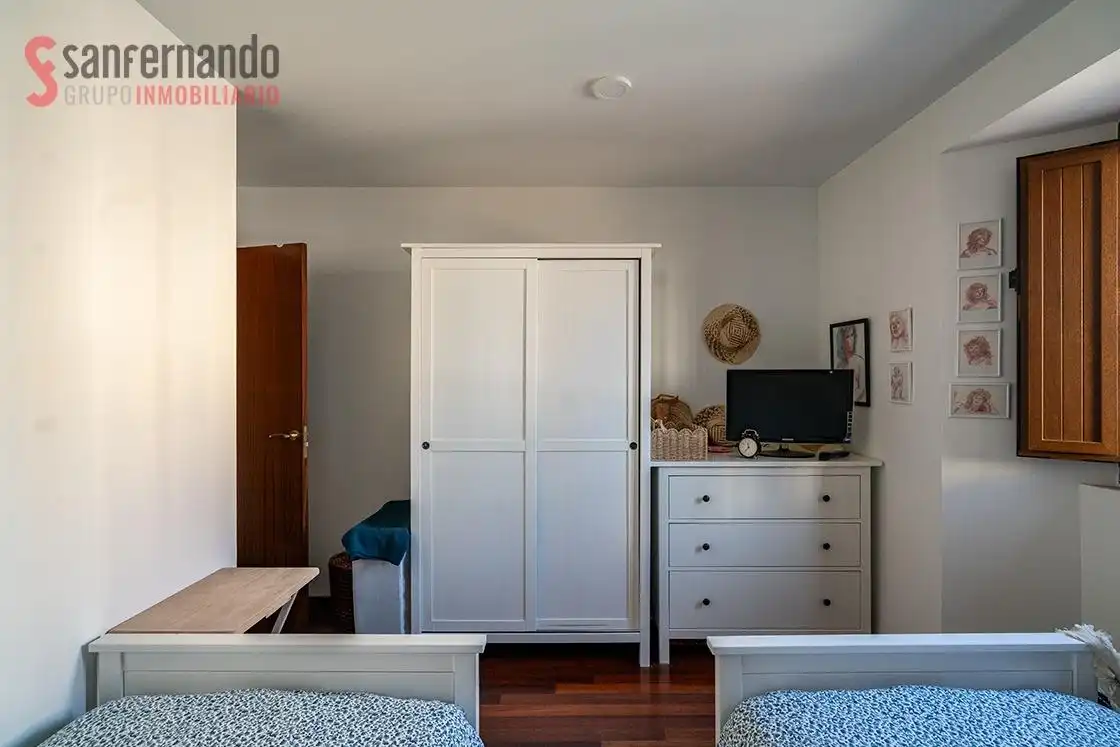 Habitación de Apartamento en venta en Torrelavega  con Calefacción, Amueblado y Balcón