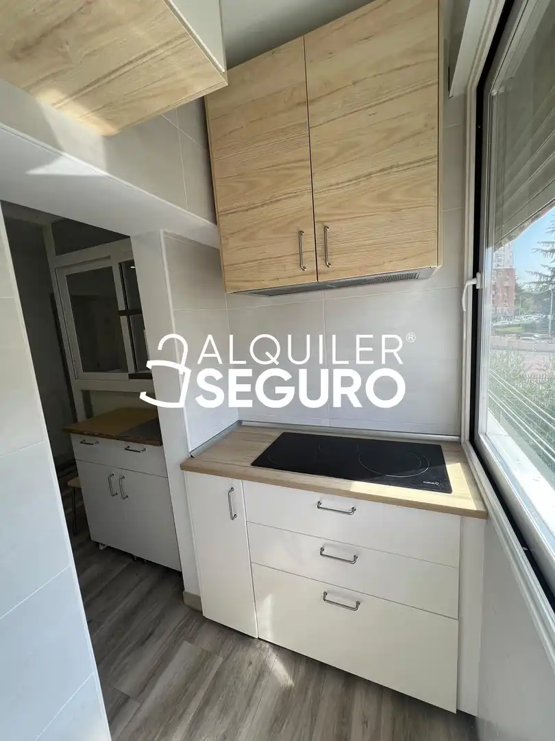Cocina de Piso de alquiler en Madrid con Aire acondicionado, Calefacción y Amueblado