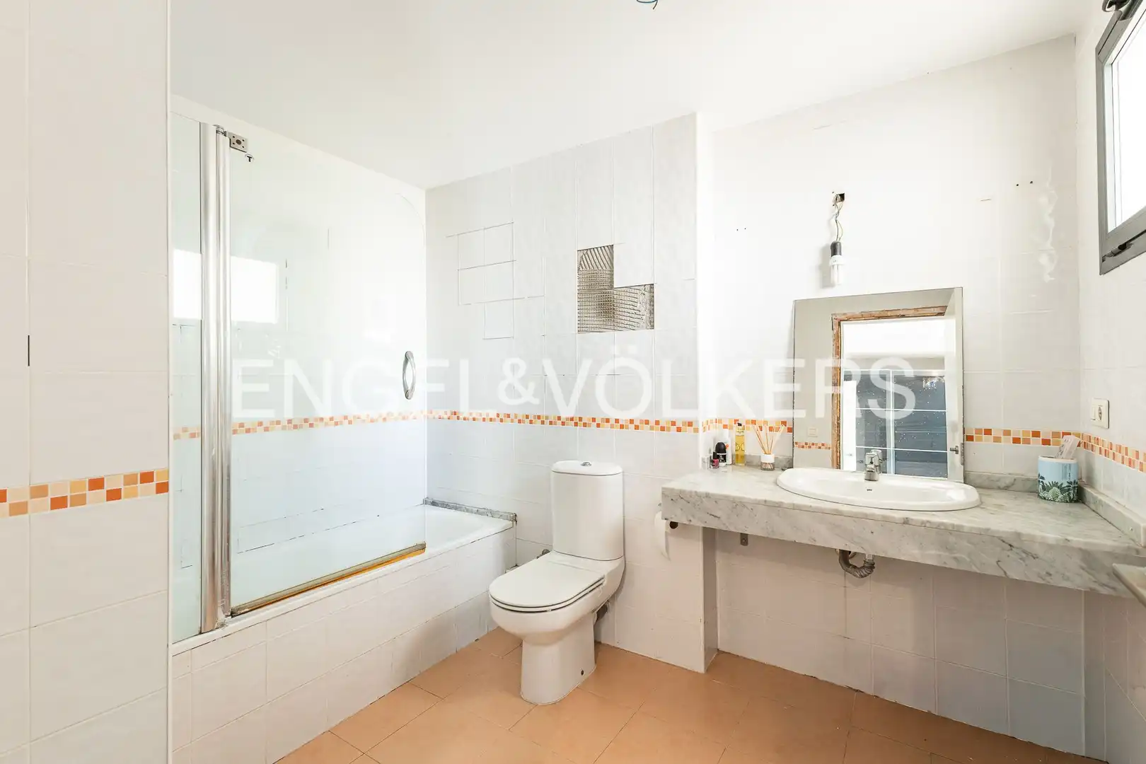 Baño de Casa adosada en venta en Canet de Mar con Aire acondicionado, Calefacción y Jardín privado