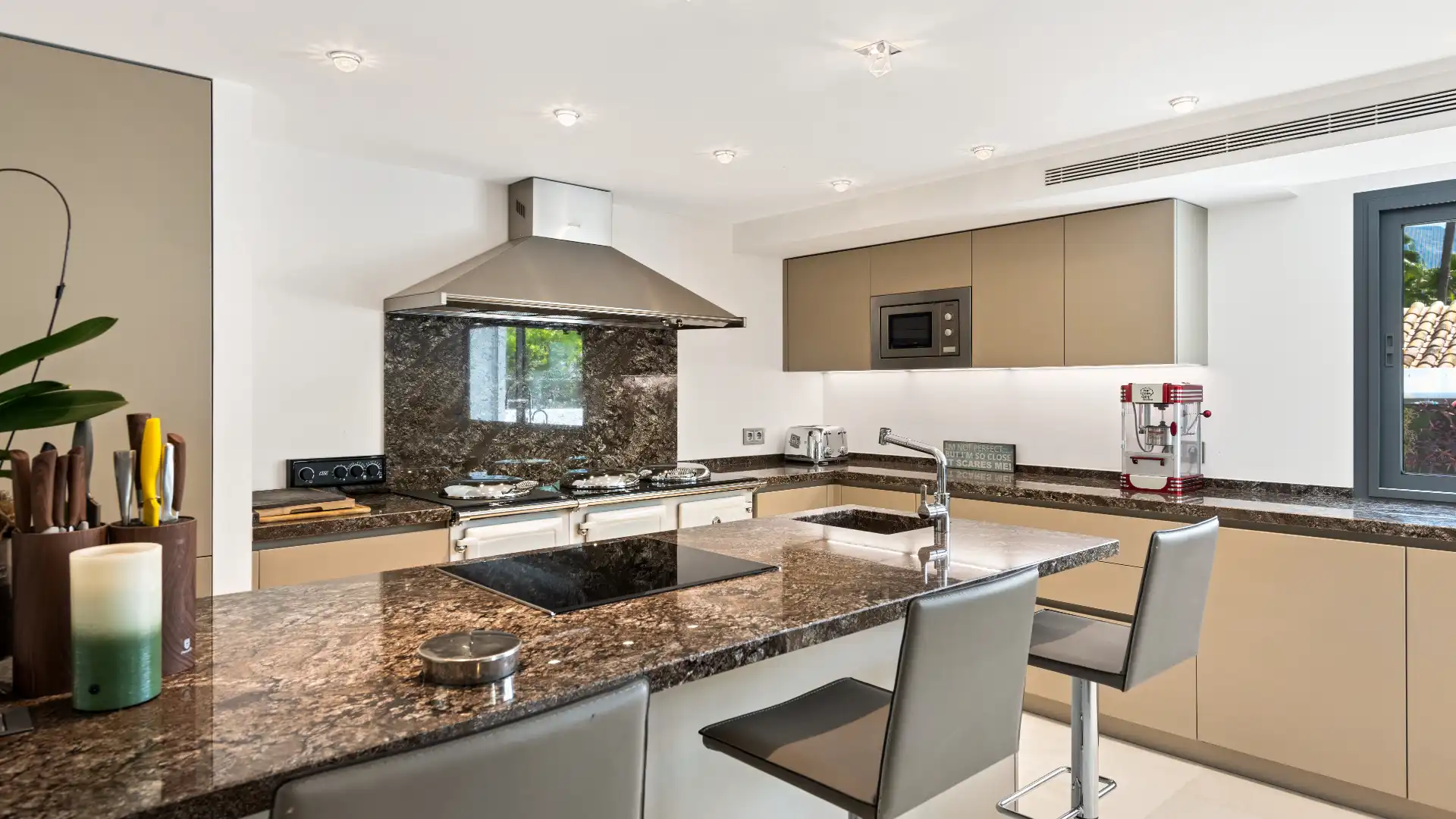 Cocina de Casa o chalet en venta en Marbella con Aire acondicionado, Jardín privado y Terraza