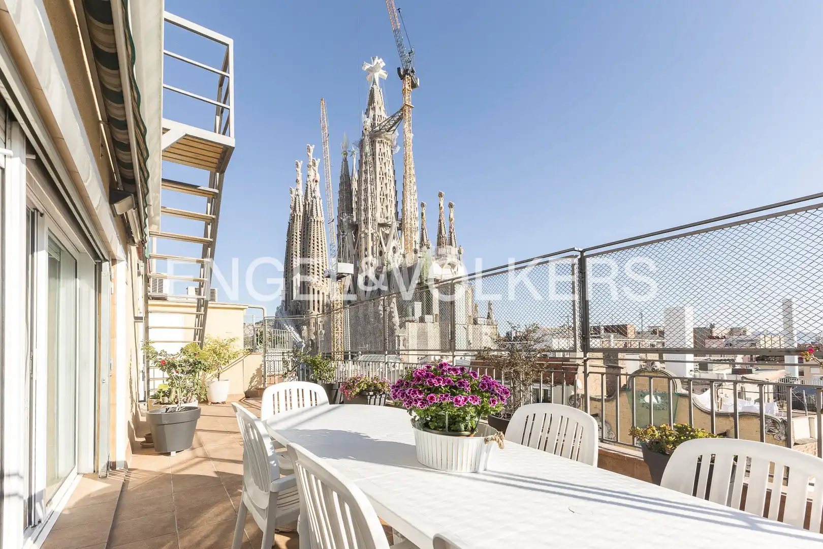 Penthouse with lift for sale in Eixample