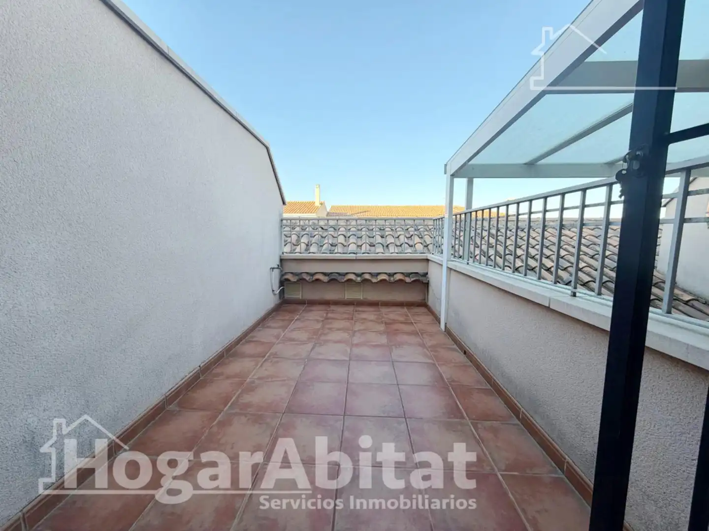 Vista exterior de Casa adosada en venda en Sagunto / Sagunt amb Aire condicionat, Jardí privat i Terrassa