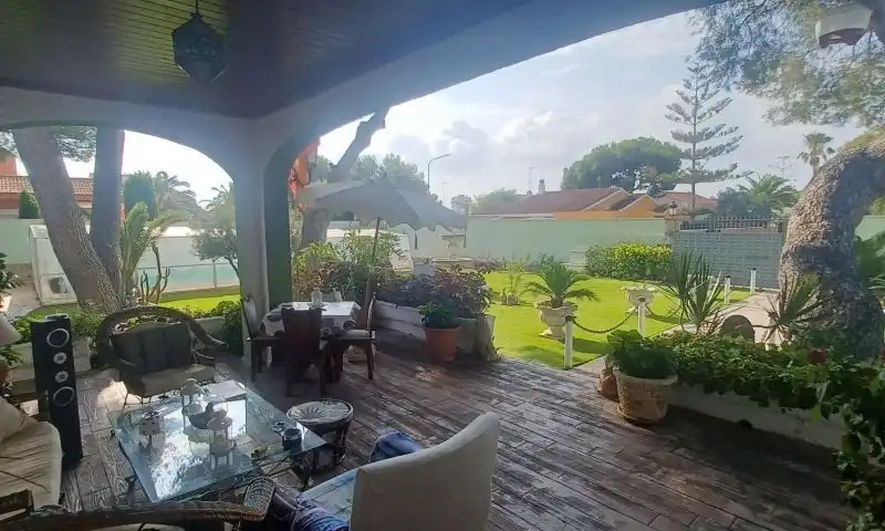 Chalet con piscina en venta en Calle  Pablo Neruda-Campoamor, imagen 2