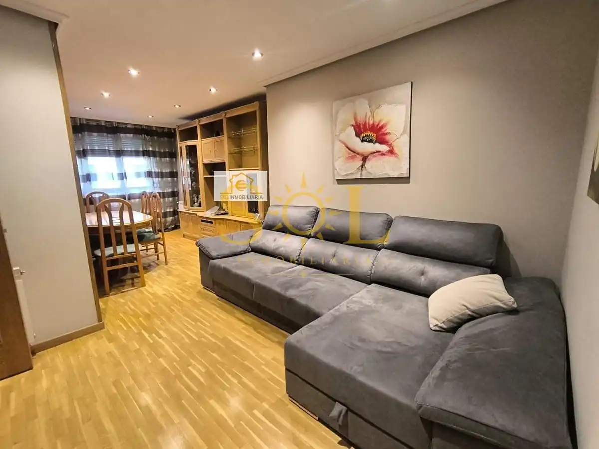Sala de estar de Piso en venta en Ponferrada con Calefacción, Parquet y Trastero