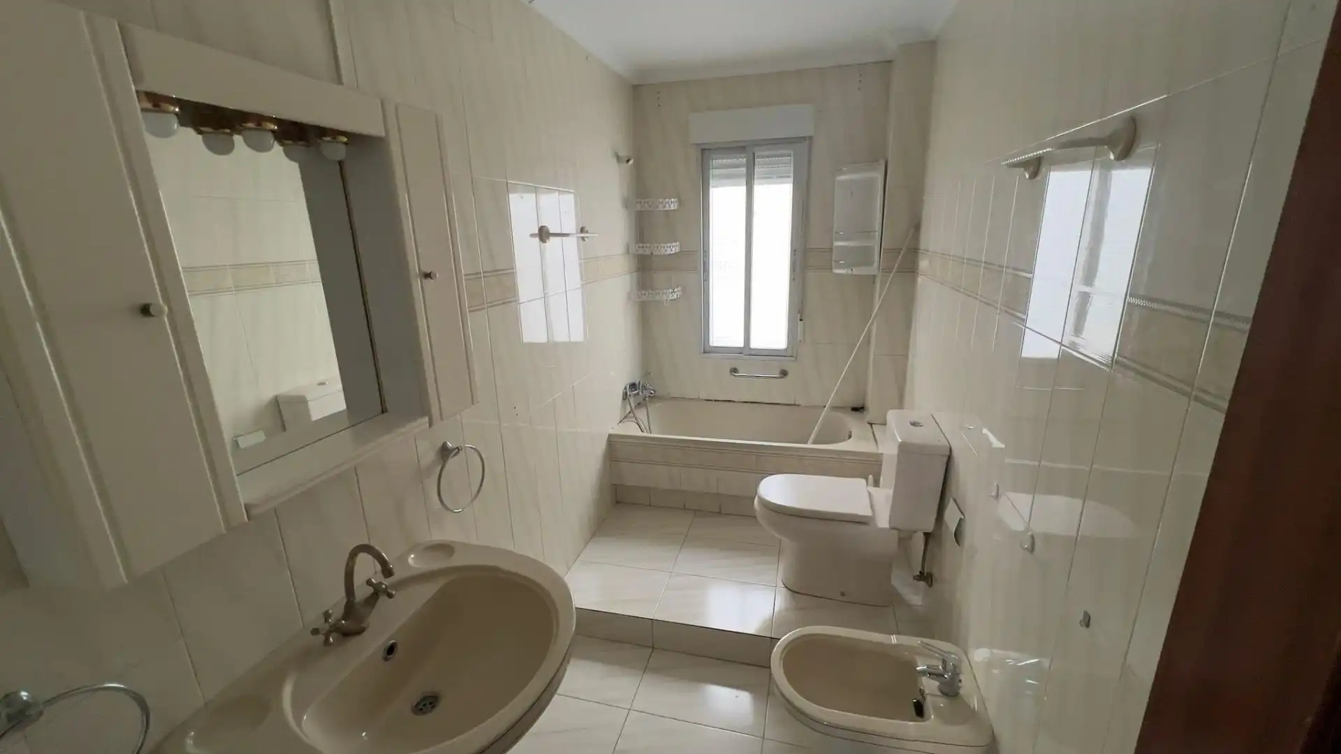 Baño de Piso de alquiler en Palencia con Calefacción y Trastero
