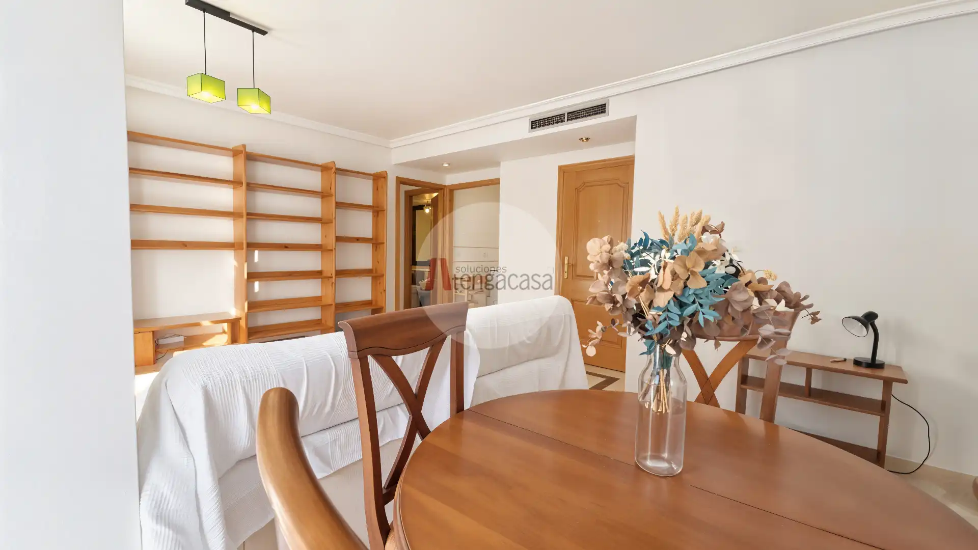 Comedor de Apartamento de alquiler en  Madrid Capital con Aire acondicionado, Calefacción y Amueblado